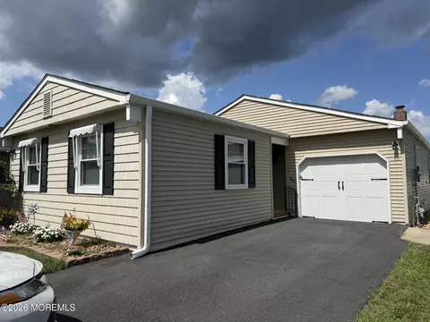 23 Davenport Rd W, Toms River, NJ 08757