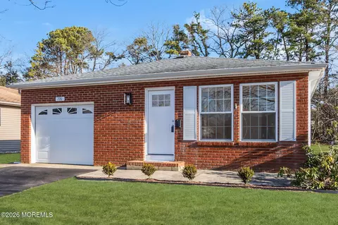 770 Jamaica Blvd, Toms River, NJ 08757
