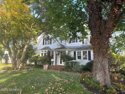 16 Hillcrest Rd, Long Branch, NJ 07740