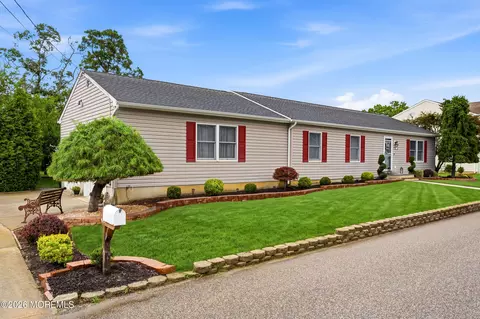 1432 Mizzen Ave, Beachwood, NJ 08722