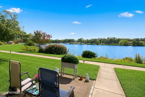 675 New Castle Ct # D, Lakewood, NJ 08701