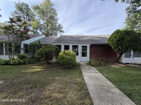 52 Cambridge Ct # C, Lakewood, NJ 08701