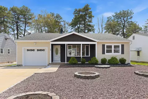 46 Auburn Rd, Toms River, NJ 08757