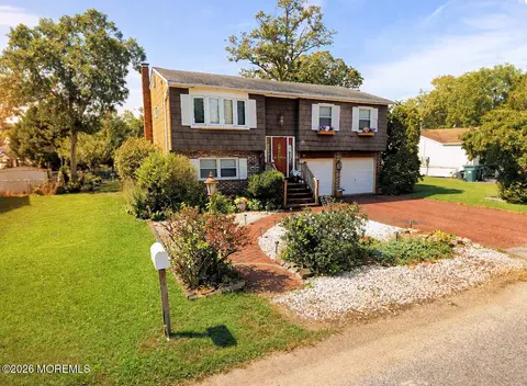 11 Spruce Dr, Little Egg Harbor, NJ 08087