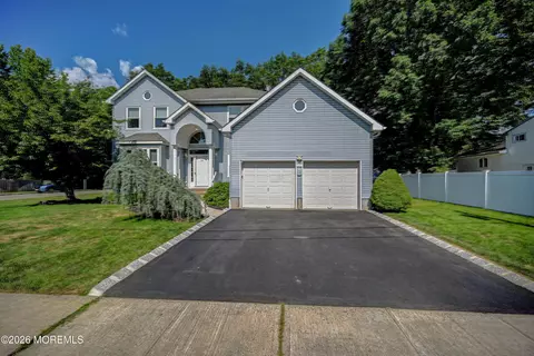 54 7th St, Monroe, NJ 08831