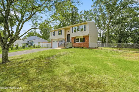60 Woodland Rd, Bayville, NJ 08721