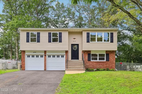 60 Woodland Rd, Bayville, NJ 08721