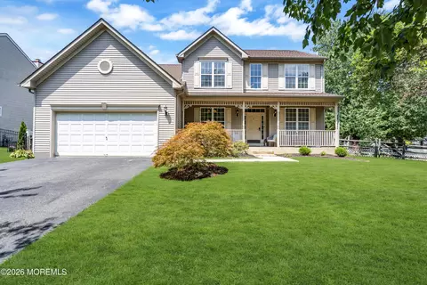 2 Stonehedge Dr, East Windsor, NJ 08520