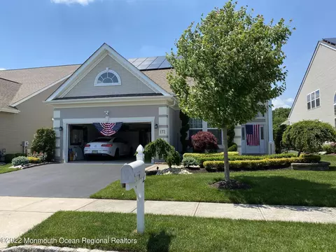 172 Wintergreen Dr, Manalapan, NJ 07726