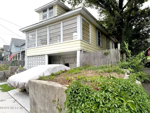 195 2nd St, Keyport, NJ 07735