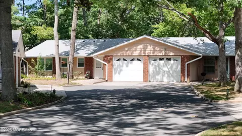 598 Lake Point Dr # B, Lakewood, NJ 08701
