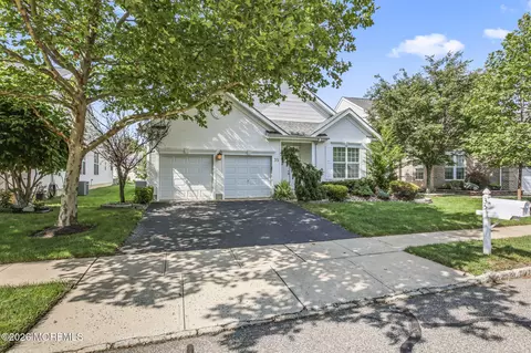 35 Hartack Rd, Manalapan, NJ 07726