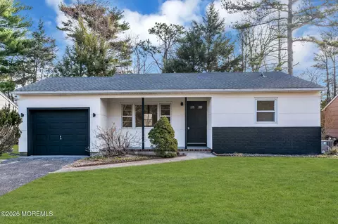 6 Stanford Dr, Toms River, NJ 08757