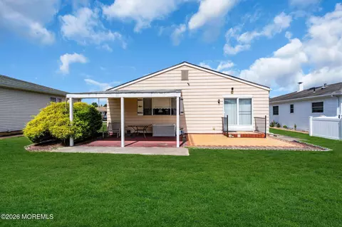 12 Aztec Ct, Toms River, NJ 08757