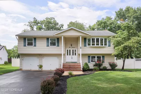 514 Oakview Dr, Toms River, NJ 08753