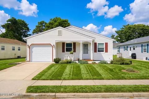 3 Wojtyla Ct, Toms River, NJ 08757