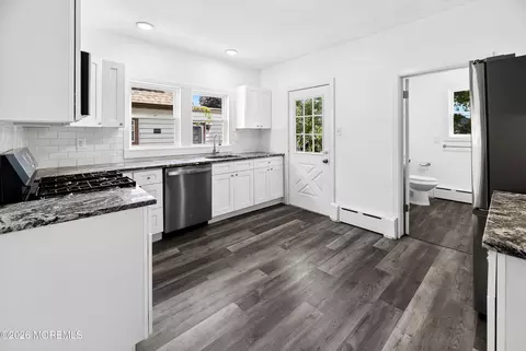 Entry Way - 22 Grant St, Riverside, NJ 08075 photo 1 of 2