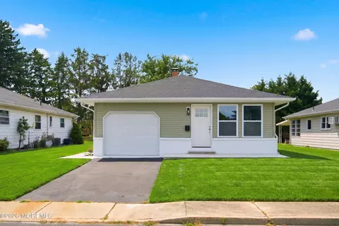 7 Frederiksted St, Toms River, NJ 08757