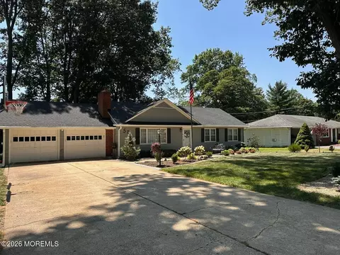 58 Glendale Dr, Freehold, NJ 07728