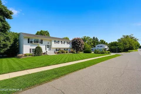 55 Cherry Tree Farm Rd, Middletown, NJ 07748