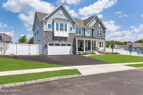 5 Patriot St, Farmingdale, NJ 07727