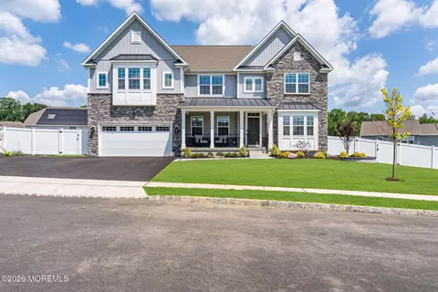 5 Patriot St, Farmingdale, NJ 07727