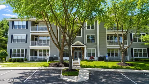 604 St Andrews Pl, Manalapan, NJ 07726