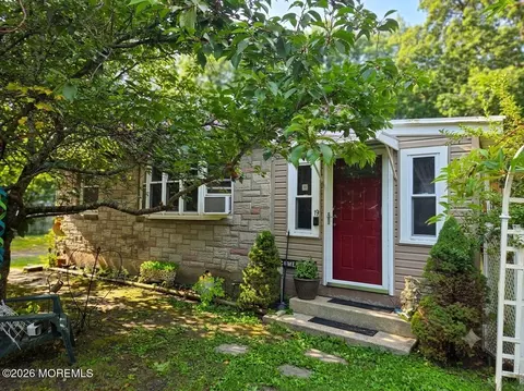 19 Mockingbird Ln, Browns Mills, NJ 08015