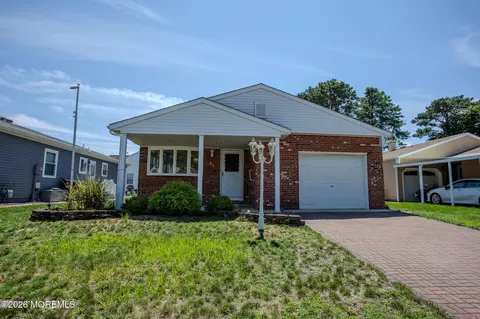 93 Paradise Blvd, Toms River, NJ 08757
