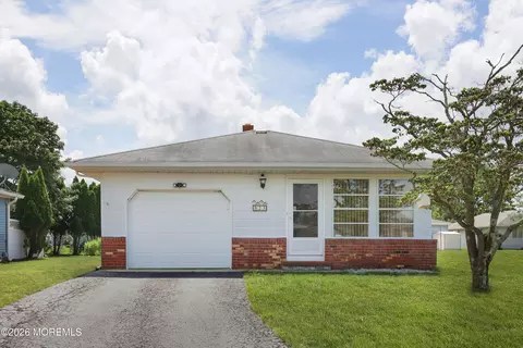 23 Capri Ct, Toms River, NJ 08757