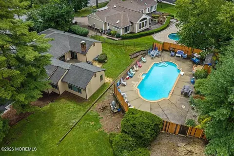 25 N Hillside Ave, Livingston, NJ 07039