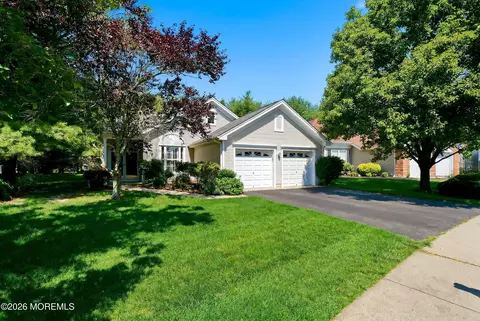 47 Greensprings Dr, Lakewood, NJ 08701