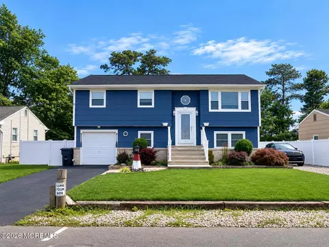 165 Walnut Creek Ln, Toms River, NJ 08753