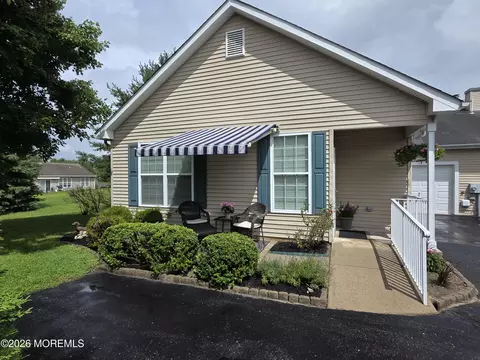 8 Fennel Ct, Whiting, NJ 08759