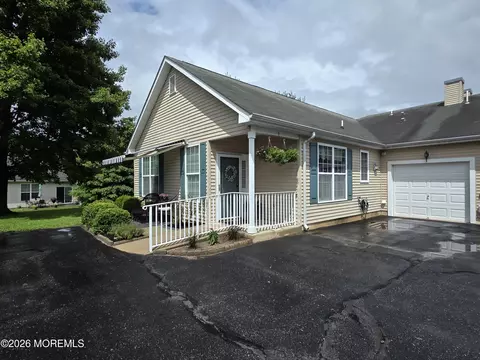 8 Fennel Ct, Whiting, NJ 08759