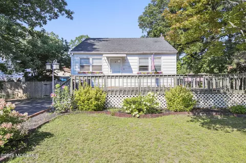 1151 Beechmont St, Toms River, NJ 08757