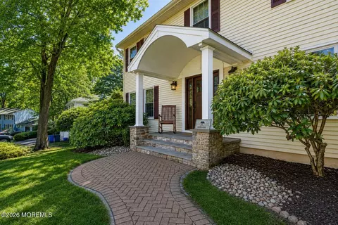 3 Manalapan Woods Dr, Manalapan, NJ 07726
