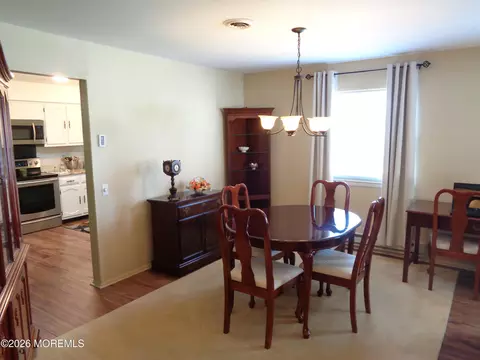 Dining - 5 B Mohawk Ct, Whiting, NJ 08759 photo 1 of 2