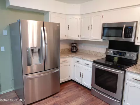 Kitchen - 5 B Mohawk Ct, Whiting, NJ 08759 photo 1 of 2