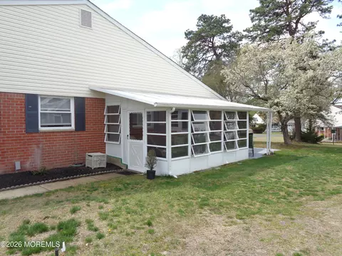 Exterior - 5 B Mohawk Ct, Whiting, NJ 08759 photo 2 of 8