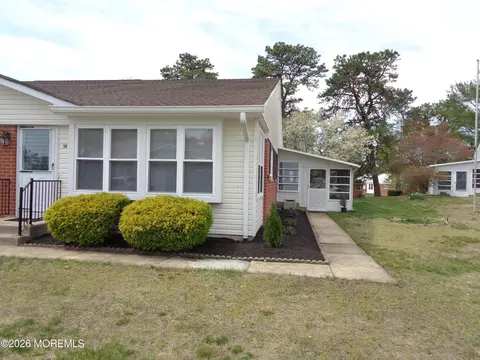 Exterior - 5 B Mohawk Ct, Whiting, NJ 08759 photo 1 of 8