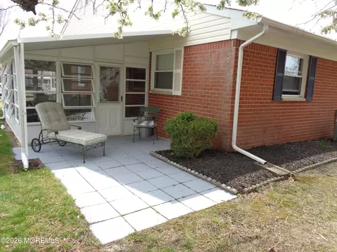 Exterior - 5 B Mohawk Ct, Whiting, NJ 08759 photo 6 of 8