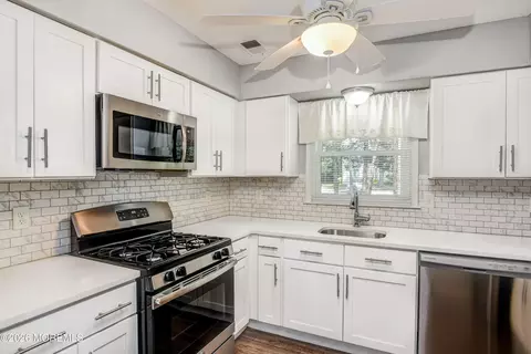 Kitchen - 8 Colonial Ct, Jackson, NJ 08527 photo 1 of 3