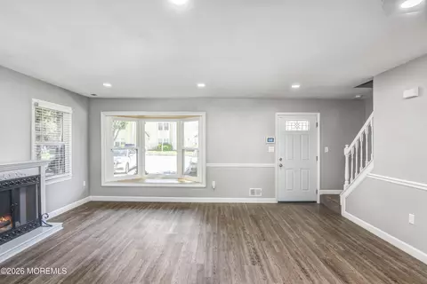 Living - 8 Colonial Ct, Jackson, NJ 08527 photo 2 of 7