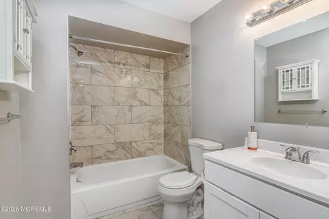 Bath - 8 Colonial Ct, Jackson, NJ 08527 photo 2 of 2