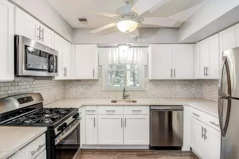 Kitchen - 8 Colonial Ct, Jackson, NJ 08527 photo 2 of 3