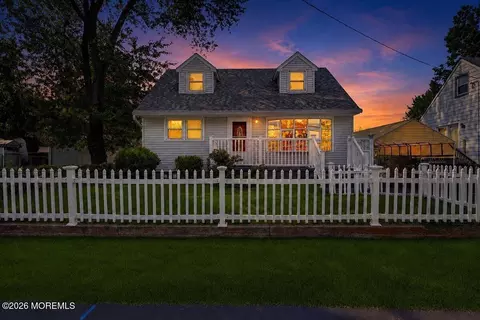 55 Rosewood Dr, Keyport, NJ 07735