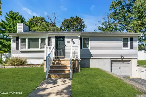 559 Dow Ave, Oakhurst, NJ 07755