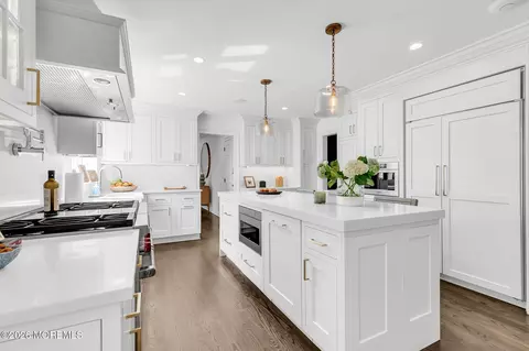 Kitchen - 14 Circle Dr, Rumson, NJ 07760 photo 2 of 4