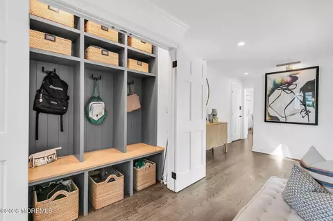 Entry Way - 14 Circle Dr, Rumson, NJ 07760 photo 3 of 5